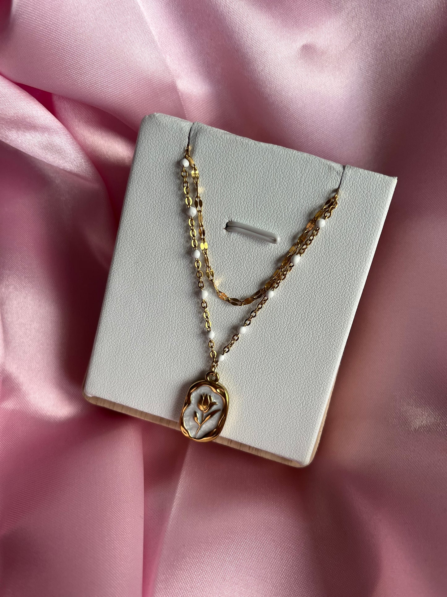 Collier camélia